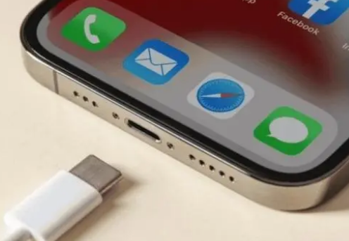辉南苹果15维修分享iPhone15改USB-C接口后能和安卓用户互借充电器吗